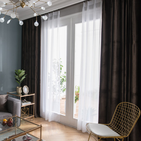Rideau de velours brun foncé lustré 1