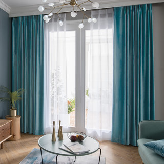 Rideaux de velours bleu foncé lustreux