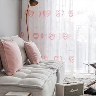 Rideaux voilés dorés au cœur brodé rose Détail 3