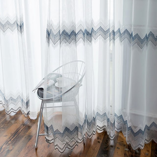 Zigzag blanc bleu et gris sheer voile Rideaux avec le détail brodé point et le bord pétoncle