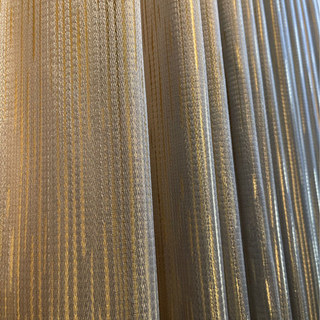 Sunbeam Glistening Subtle Textured Striped Champagne Or et Rideau Gris 2
