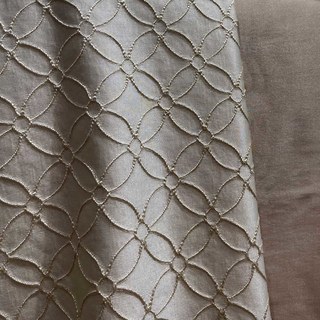Belle Fleur 3D Jacquard Quatrefoil Rideau à crème beige avec des détails dorés 2