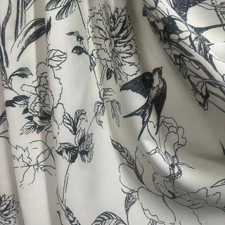 Rideaux floraux de style noir et blanc de printemps ailé 4