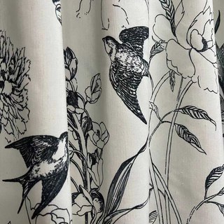 Rideaux floraux de style noir et blanc de printemps ailé 2