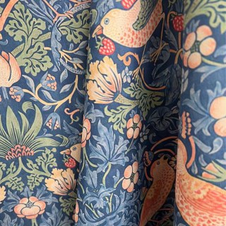 Voleur de fraises William Morris Rideau floral bleu marine Chenille 2