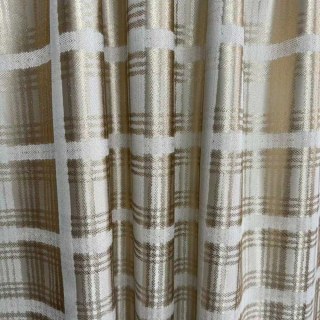 Rideaux de Plaids dorés au Palais Aurum