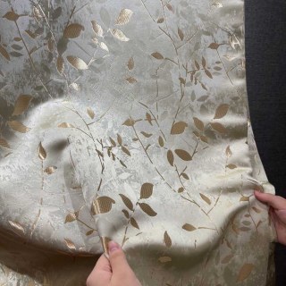 Golden Grove Luxe Jacquard Silky Crème Rideau d'or 4