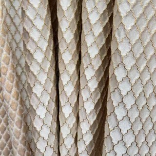 Tenture Jacquard 3D Treillis Chic Crème Arabesque avec Détails Dorés 1