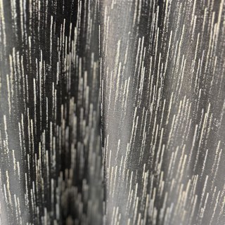 Rideau noir Silver Stream avec rayures métalliques scintillantes 1